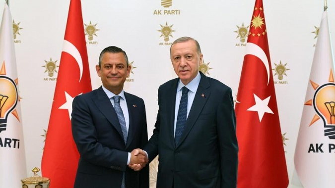 Cumhurbaşkanı Erdoğan CHP Genel Başkanı Özel'i kabul etti

