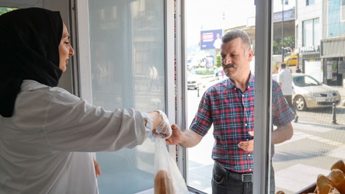 Büyükşehir Belediyesinin Ucuz Ekmek Satışı Başladı